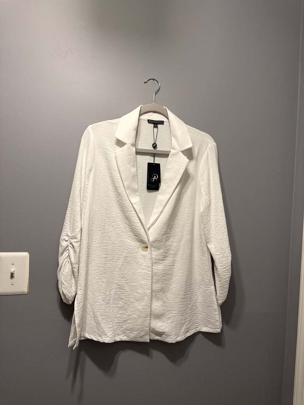 Adrianna Papell White Ruched Sleeve Single Button Blazer
